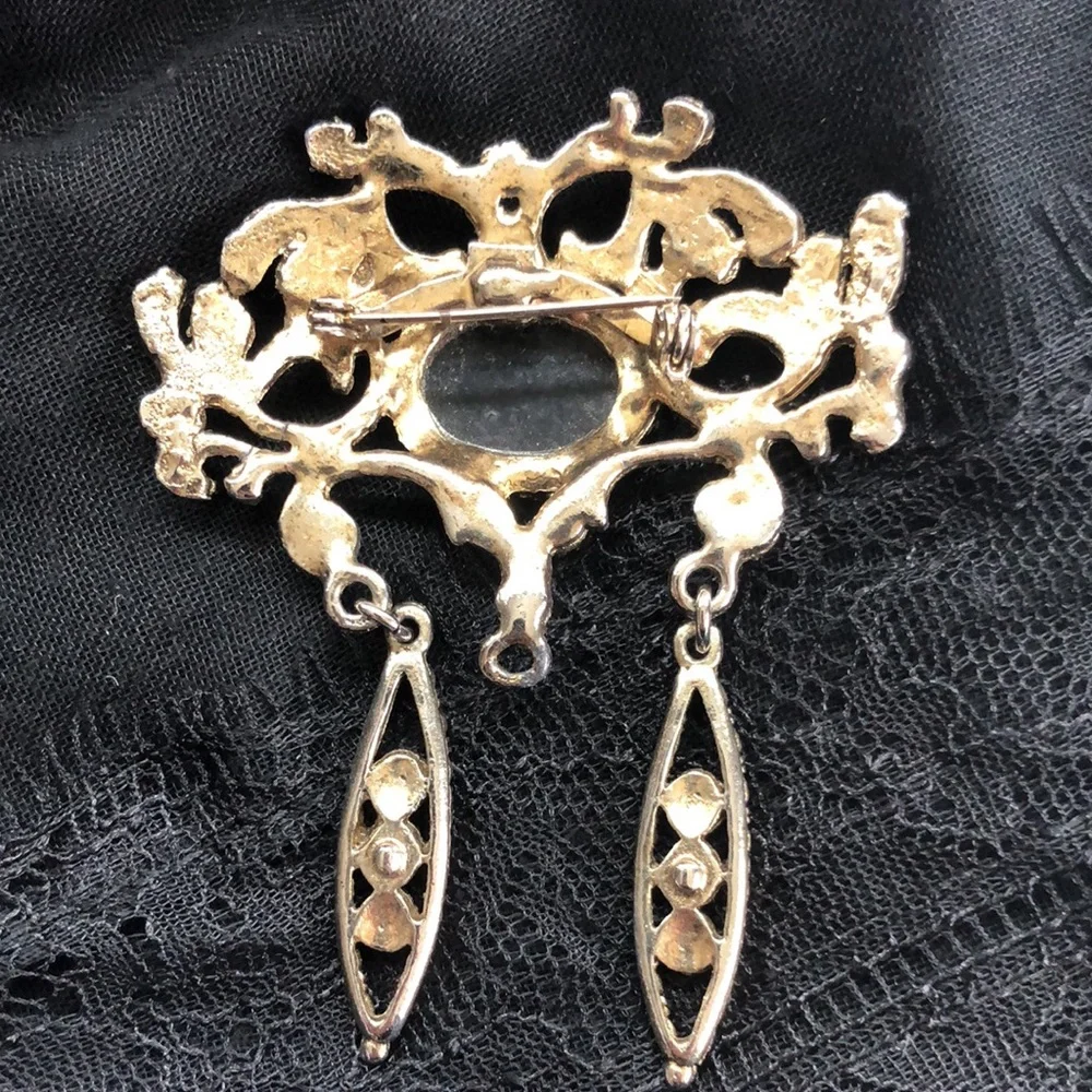 Vintage 1980 Art Deco Style Brooch Pin Collar Lapel Gold Tone